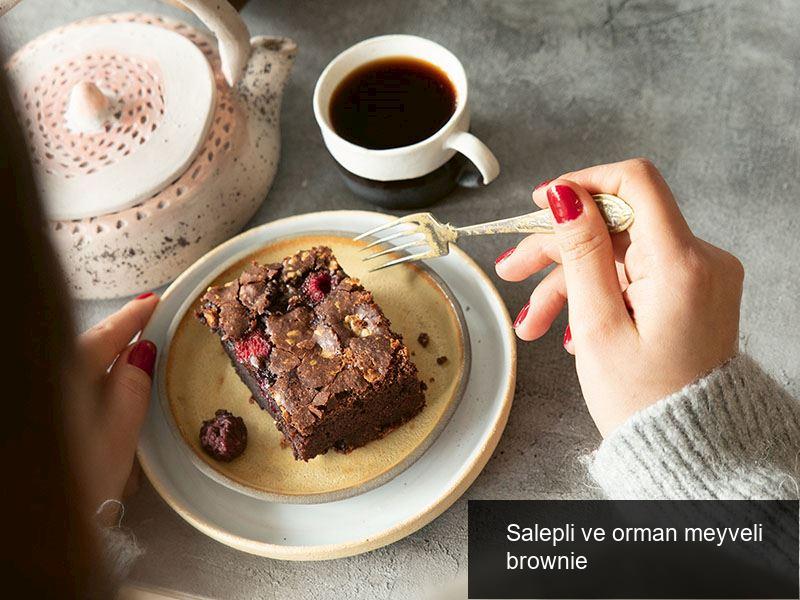 Salepli ve orman meyveli brownie