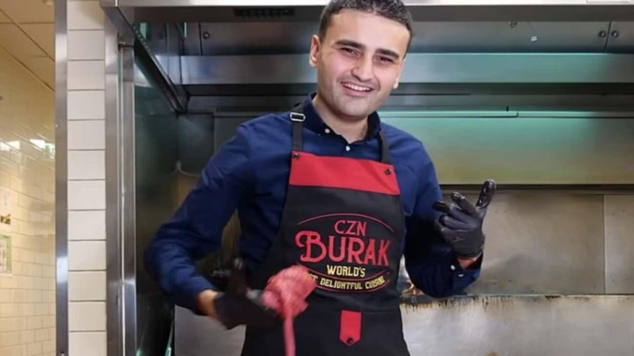 Her şeyini satıp babasıyla yollarını ayırmıştı! CZN Burak Ferrari alıp poz verdi