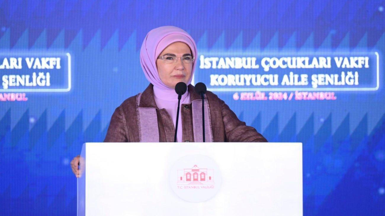 Emine Erdoğan koruyucu aileler ve çocuklarıyla buluştu