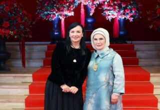 Emine Erdoğan Linda Rama ile Ulusal Opera ve Bale Tiyatrosu’nu ziyaret etti