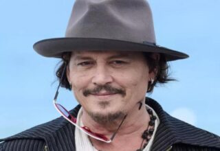 Johnny Depp’ten yürekleri ısıtan hareket! Hastanede yatan çocuklar için bakın ne yaptı