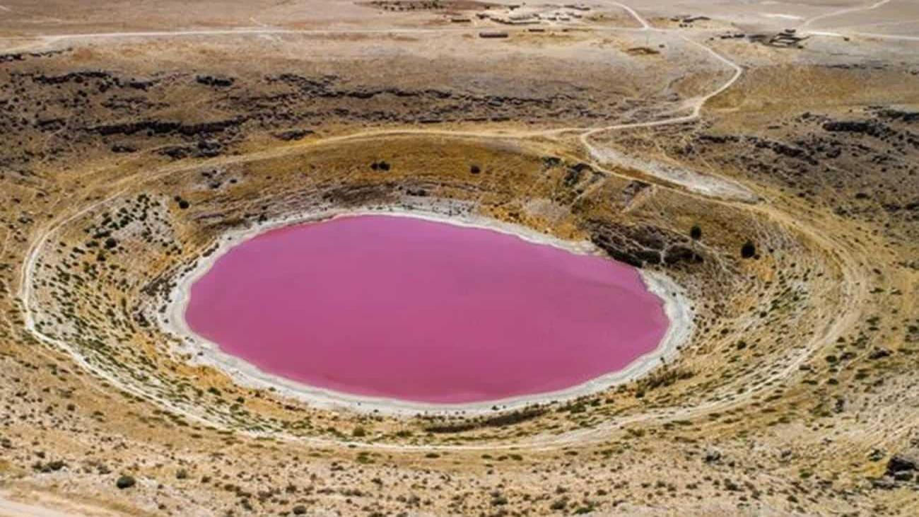 Konya’da pembe rengiyle ünlenen Meyil Obruk Gölü kurudu