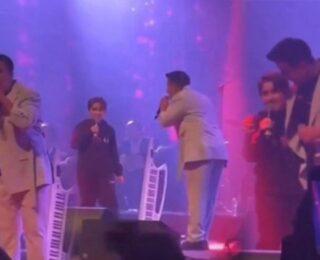 Ünlü şarkıcı Emrah sahneye oğlu Elyasa ile çıktı: Götür beni gittiğin yere!