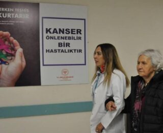 Anne ile kızı kanseri yendi! Meme kanseri olduklarını aldıkları eğitimle fark ettiler