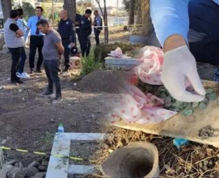 Cenaze törenine gittiler tarihi eser buldular: İçerisinden 1100 adet sikke çıktı!