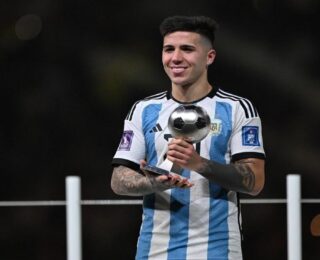 Chelsea’li Enzo Fernandez’in eşinden istediği şey duyanları hayrete düşürdü!