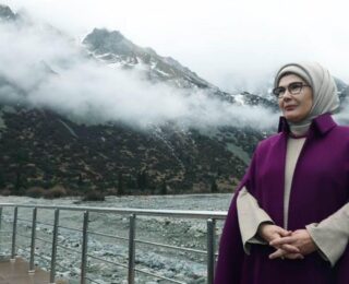 Emine Erdoğan Kırgızistan’da Ala Arça Milli Parkı’nı ziyaret etti!