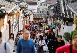 Halk turistlerden bezdi: Yoğun turist nedeniyle sokağa çıkma yasağı uygulanacak!