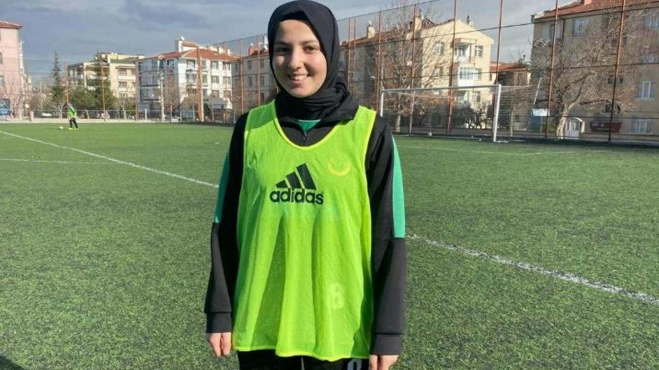 Bir yandan hafız bir yandan da futbolcu! Lise öğrencisi Beyza…