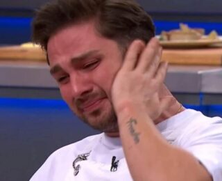 MasterChef Onur “Hiç iyi değilim” diyerek ağlamaya başladı!