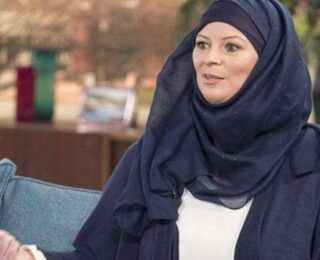 Müslüman olan İngiliz oyuncu Lauren Booth: Türkiye’de olduğum için Allah’a hamd olsun!