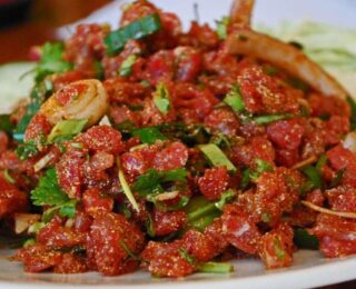 Dünyanın en tehlikeli yemeği: Koi Pla! Ölümcül tehlike saçıyor