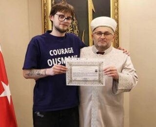 23 yaşındaki Avustralyalı genç Kayseri’de Müslüman oldu!