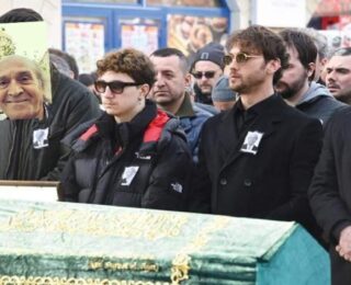 Aras Bulut İynemli babasını son yolculuğuna uğurladı! Ünlü isimler yalnız bırakmadı