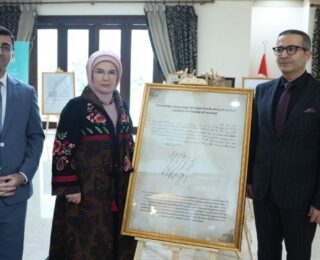 Emine Erdoğan Endonezya’da Yunus Emre Enstitüsü’nü ziyaret etti