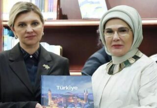 Emine Erdoğan ile Zelenska Millet Kütüphanesi’ni ziyaret etti