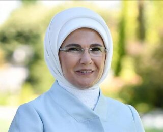 Emine Erdoğan’dan Türk bilim insanlarının Antarktika’da mikroplastik keşfine övgü!