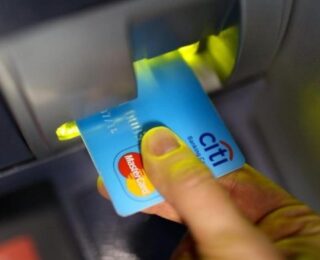 Banka çalışanı gözden kaçırdı! Hesabına 81 milyon dolar yatırıldı