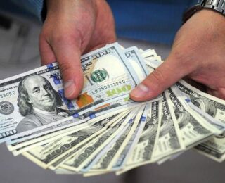Hesabına yanlışlıkla 148 bin dolar geldi! Aldığı cevap herkesi şaşırttı